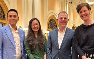 Diễn viên Hứa Vĩ Văn cùng dàn giám khảo quốc tế chấm Liên hoan phim Quốc tế Hà Nội lần thứ VII