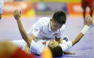 ĐT Việt Nam thắng kịch tính Indonesia nhờ hat-trick của ‘chàng trai bán café’, HLV Hà Lan của đội bạn phải thừa nhận sự thật