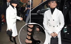 Jennifer Lopez thu hút mọi ánh nhìn với đôi boot giá 2.490 USD có kiểu dáng hở kỳ quặc