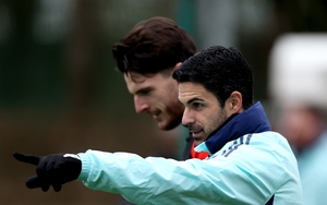 Cầu thủ bị lãng quên được gọi trở lại đội hình Arsenal đá Champions League sau 16 tháng vắng bóng