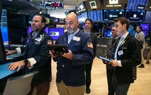 Chứng khoán Mỹ: Chỉ số Nasdaq lần đầu vượt mốc 20.000 điểm