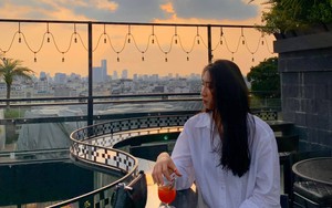 Nữ chủ công bóng chuyền Việt Nam được vinh danh đúng sinh nhật tuổi 26, có em gái song sinh đẹp không kém 