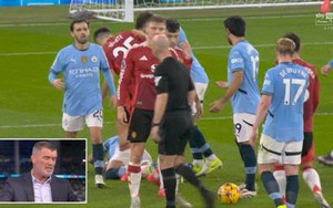 Hậu vệ Man City bị mắng là 'kịch sĩ' vì màn ăn vạ thô thiển trong trận derby Manchester