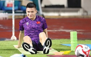 Bộ đôi trụ cột của ĐT Việt Nam phải tập riêng ở Singapore khiến người hâm mộ lo lắng