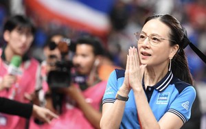 Madam Pang từ trầm ngâm suy tư đến vỡ òa vui sướng khi Thái Lan thắng Philippines nghẹt thở