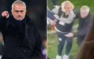 Mourinho gây bão với hành động ngăn trợ lý ăn mừng cùng các cầu thủ