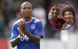 Một ngôi sao kỳ cựu của MU đi vào lịch sử khi  đối đầu với... con trai tại FA Cup