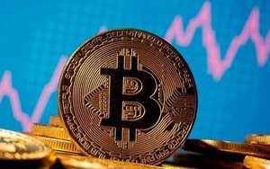 Bitcoin lần đầu tiên vượt mốc 100.000 USD