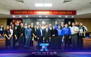 Dàn 'Anh trai Say Hi' thăm Cơ quan Trung ương Đoàn TNCS HCM, tòa soạn báo Nhân Dân