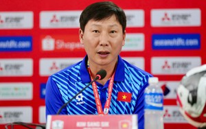 HLV Kim Sang Sik: ‘Đội tuyển Việt Nam có nhiệm vụ phải vượt qua Lào’