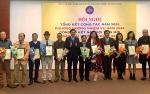 Nhà văn Lê Thị Bích Hồng: 'Thồ tình yêu đến những cuộc chợ phiên'