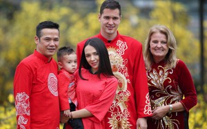 HLV Troussier và các tuyển thủ Việt Nam làm điều ‘đặc biệt’ trong ngày đầu năm mới