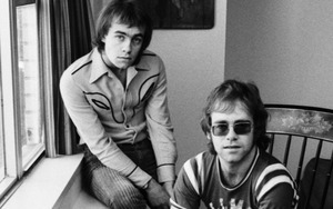 'Your Song' của Bernie Taupin và Elton John: Cảm xúc trinh nguyên của tình yêu
