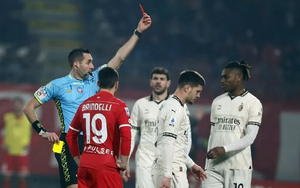 Kết quả Serie A: Jovic nhận thẻ đỏ khiến AC Milan thất thủ, AS Roma thăng hoa khi thắng Frosinone