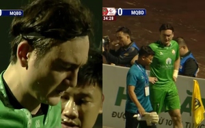 CẬN CẢNH: Đồng đội mắc sai lầm, Văn Lâm lăn xả truy cản dẫn tới chấn thương khiến CĐV xót xa