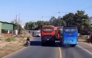 Xử phạt, tước bằng lái tài xế vượt xe không đúng qui định trên đường Hồ Chí Minh