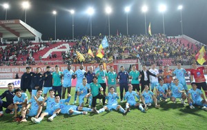 Nam Định dẫn đầu V-League: 'Đường dài mới biết ngựa hay'