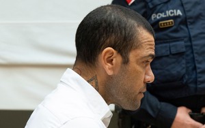 Dani Alves bị kết án 4 năm rưỡi tù vì tội tấn công tình dục