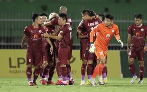 Đức Chinh 'mở tài khoản', Bình Định chặn đứng chuỗi thăng hoa của Nam Định