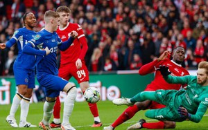 Van Dijk ghi bàn ở hiệp phụ, Liverpool vô địch Cúp Liên đoàn sau 120 phút căng thẳng