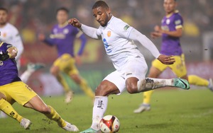 Người quan sát: Tự cường nhờ ngoại lực