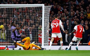 Hàng công bùng nổ, Arsenal đánh bại Liverpool trong trận cầu 4 bàn thắng