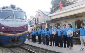 TP. HCM: Chuyến tàu mùa Xuân đưa công nhân về quê đón Tết đoàn viên