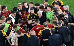 Mourinho để lại lời chia tay gồm 9 chữ cay đắng cho cầu thủ Roma vì cảm thấy bị phản bội