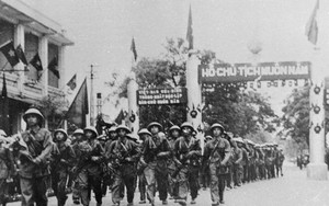 Ảnh = Ký ức = Lịch sử: Từ 'Khải Hoàn Môn' đến những 'cổng chào' ngày tiếp quản Thủ đô