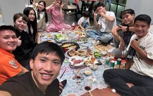 Hội bạn thân cầu thủ ăn tất niên nhà Hòa Minzy, dân mạng tự hỏi sao thiếu Công Phượng