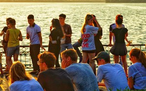 Nhiều hoạt động kinh doanh, dịch vụ văn hóa, vui chơi, giải trí được phép tổ chức ở khu vực Hồ Tây