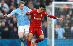 Ngôi sao Nhật Bản giúp Liverpool lấn lướt Man City, De Bruyne cũng phải toát mồ hôi