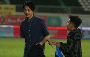 Khoảnh khắc Tuấn Anh chia tay HAGL tới Nam Định khiến người hâm mộ xúc động