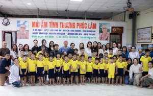 Trương Ngọc Ánh cùng dàn người đẹp chăm sóc trẻ mồ côi ở Mái ấm Phúc Lâm