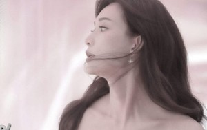 Lâm Chí Linh khiến fan choáng váng với bức ảnh khoe vóc dáng quyến rũ ở tuổi 49