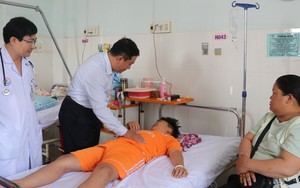 Bộ Y tế vào cuộc vụ nghi ngộ độc khiến nhiều người nhập viện sau ăn cơm gà ở Nha Trang