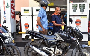 Giá dầu thế giới tăng lên mức cao nhất trong 4 tháng