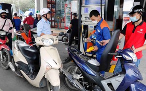 Giá xăng tăng hơn 700 đồng/lít từ 15h