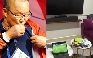 Hình ảnh HLV Park Hang Seo 'lặng lẽ' xem ĐT Việt Nam thi đấu gây sốt cộng đồng mạng