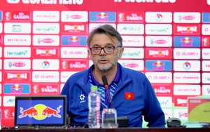 HLV Troussier đã có cách đối phó với vũ khí ném biên của Indonesia?