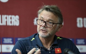 
Báo Nhật khẳng định HLV Troussier trả giá vì quá trọng dụng cầu thủ trẻ, báo Pháp viết ‘Phù thủy trắng’ gây thất vọng lớn