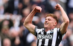 Ghi 3 bàn ở 15 phút cuối hiệp 2, Newcastle ngược dòng thắng West Ham ngoạn mục