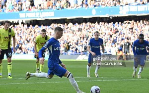 Cole Palmer sút Panenka đẳng cấp, Chelsea vẫn bị Burnley cầm hòa dù chơi hơn người