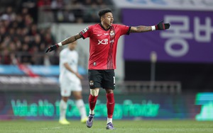 Cựu sao MU bị HLV và đồng đội 'tẩy chay' vì chạy 5 phút đã... kêu mệt