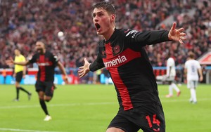 Chiếc búa Paqueta và gậy chỉ huy trong tay Wirtz