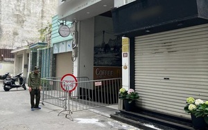 Hà Nội: Tai nạn trong lúc thi công mái kính khiến hai người tử vong