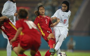 Đàn em Huỳnh Như thắng đội bóng Tây Á kịch tính, áp dụng chiến thuật ‘nối vòng tay lớn’ khiến đối thủ ngỡ ngàng