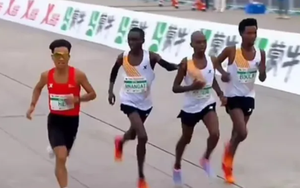 Tin nóng thể thao tối 20/4: HLV Thái Lan bồi hồi trước trận gặp Việt Nam, 3 VĐV châu Phi 'khổ' vì nhường chân chạy Trung Quốc về đích