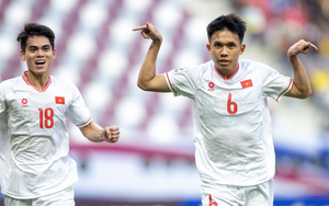 Lập 'siêu phẩm' đá phạt Văn Khang đền đáp niềm tin của HLV Hoàng Anh Tuấn