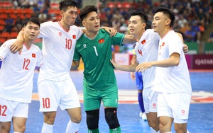 Futsal Việt Nam cùng Thái Lan dắt tay nhau vào tứ kết
